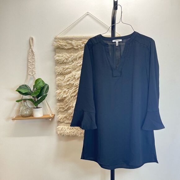 🅢🅐🅛🅔 Maurices Black Tunic Blouse Eyelet Detail Slit on sides V-Neckline - Picture 2 of 10